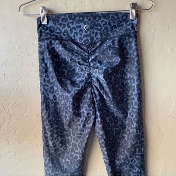 ZYIA Brilliant Cheetah Leopard‎ Print Scrunch Butt Leggings Blue Black - Picture 8 of 12